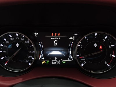 صورة 8 لـ 2022 Maserati LEVANTE