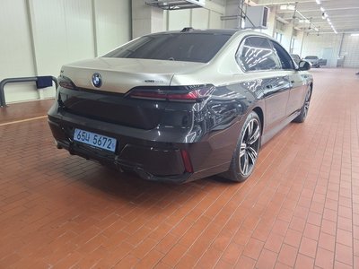 BMW I7 - 4