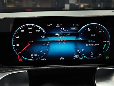 MERCEDES-BENZ GLB - 8