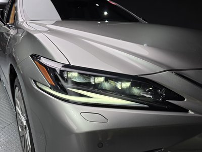 2025 Lexus ES — фото 9
