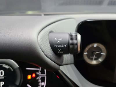 2025 Lexus ES — миниатюра 28