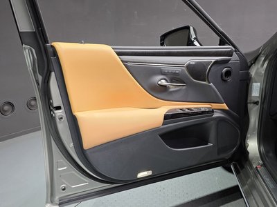 2025 Lexus ES — миниатюра 14