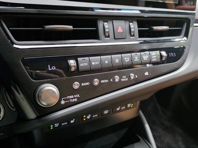 2025 Lexus ES — миниатюра 31