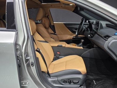 2025 Lexus ES — миниатюра 16