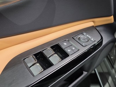 2025 Lexus ES — миниатюра 33