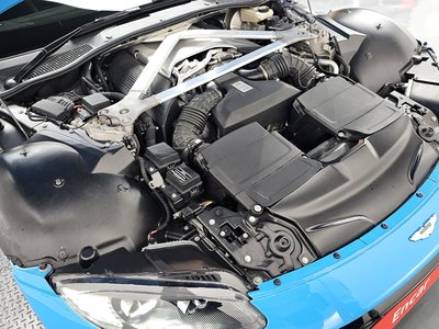 ASTON MARTIN VANTAGE - 7