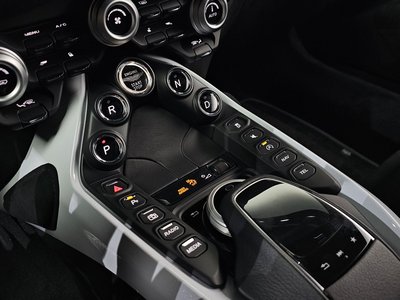 ASTON MARTIN VANTAGE - 9