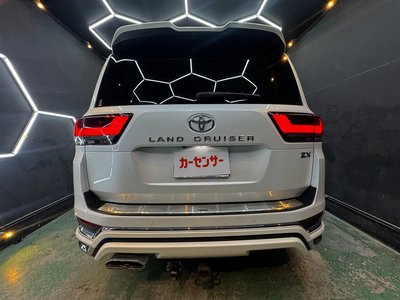 صورة 6 لـ 2023 Toyota LAND CRUISER 300
