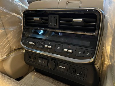 صورة 10 لـ 2023 Toyota LAND CRUISER 300