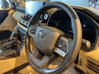 صورة 8 لـ 2023 Toyota LAND CRUISER 300