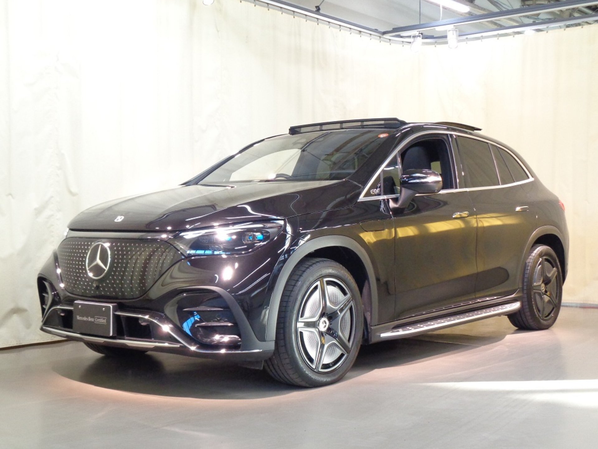 MERCEDES-BENZ EQE SUV - View 1