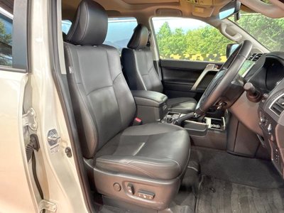 TOYOTA LAND CRUISER PRADO - 8