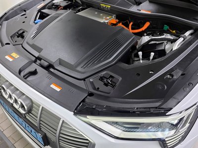 AUDI E-TRON - 7