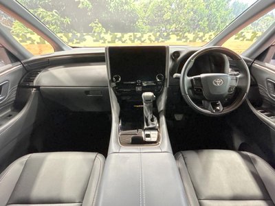 2025 Toyota ALPHARD photo 2