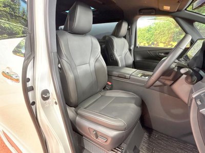 2025 Toyota ALPHARD photo 9