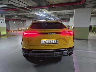 LAMBORGHINI URUS - 3