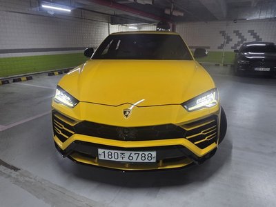 LAMBORGHINI URUS - 1