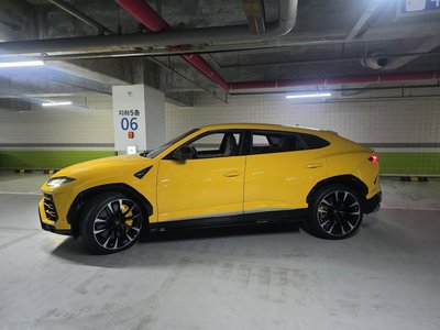LAMBORGHINI URUS - 2