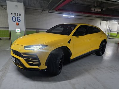 LAMBORGHINI URUS - 5