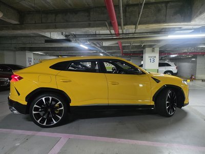 LAMBORGHINI URUS - 7