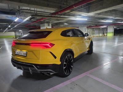 LAMBORGHINI URUS - 6