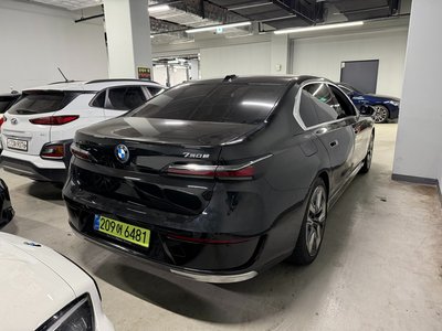 BMW 7 SERIES - 2