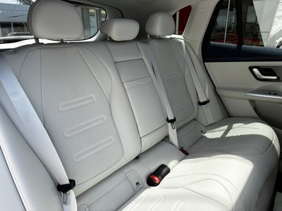 2024 Mercedes-BENZ EQE AMG — миниатюра 13