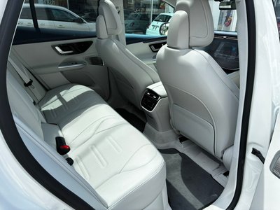 2024 Mercedes-BENZ EQE AMG — миниатюра 12