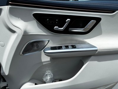 2024 Mercedes-BENZ EQE AMG — миниатюра 11