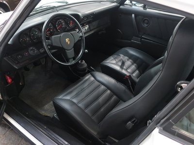 PORSCHE 911 - 9