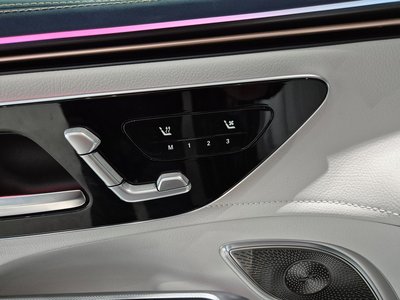 MERCEDES-BENZ EQE - 9