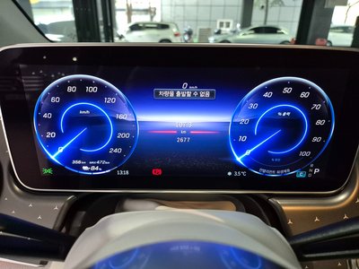 MERCEDES-BENZ EQE - 8