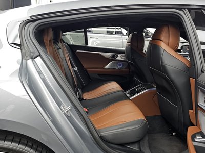 2025 BMW 8 SERIES — миниатюра 18