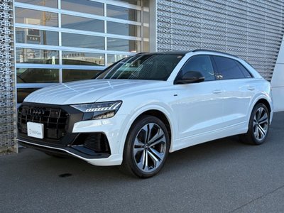 AUDI Q8 - 1
