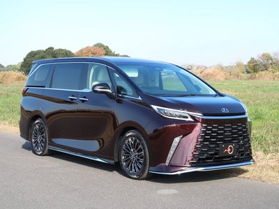 LEXUS LM - 2