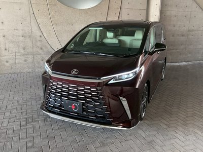 LEXUS LM - 4