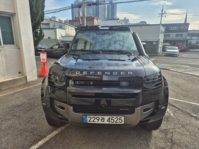 LAND ROVER DEFENDER - 1