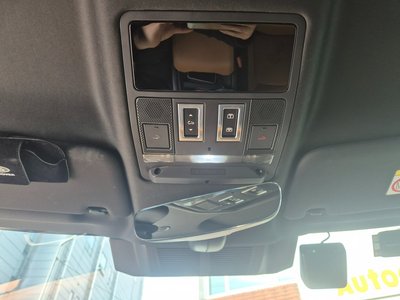 LAND ROVER DEFENDER - 9