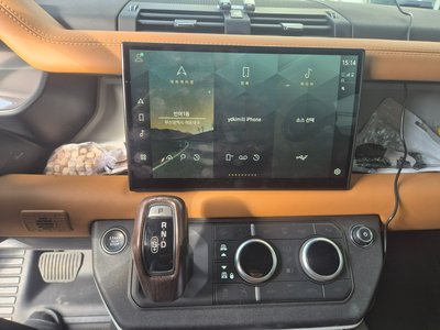 LAND ROVER DEFENDER - 5