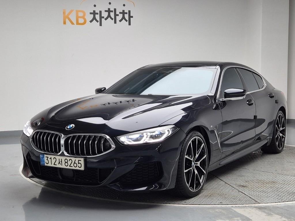 BMW 8 SERIES - View 1