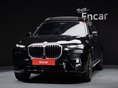 2025 BMW X7 photo 2