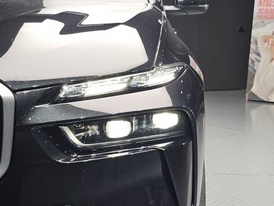 2025 BMW X7 photo 9