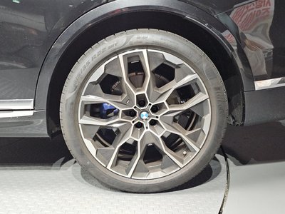 2025 BMW X7 photo 8