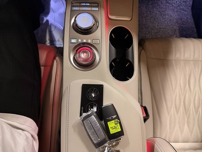 صورة 10 لـ 2022 Genesis GV70