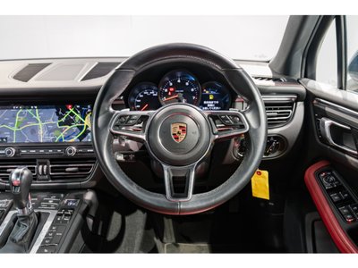 PORSCHE MACAN - 5