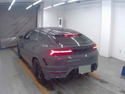 LAMBORGHINI URUS - 1