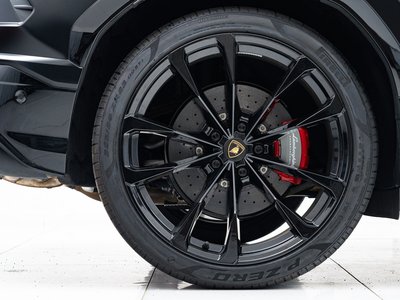 LAMBORGHINI URUS - 10