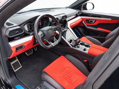 LAMBORGHINI URUS - 3