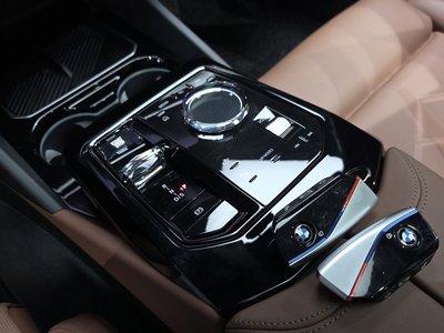 2024 BMW 5 SERIES — миниатюра 12
