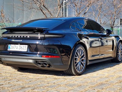 PORSCHE PANAMERA - 8